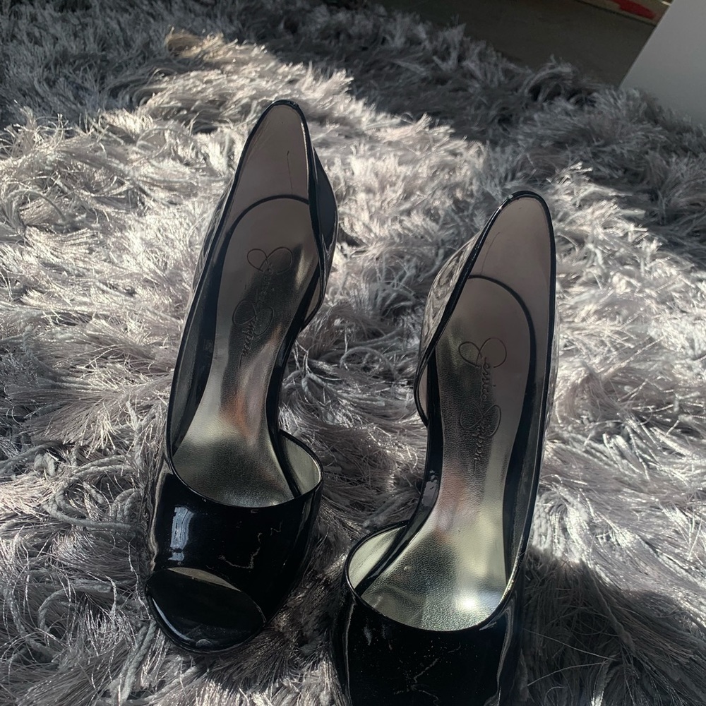 Jessica Simpson pumps